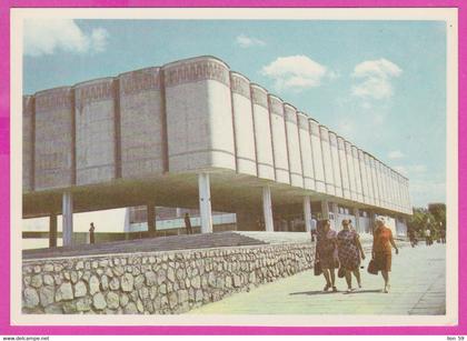 286610 / Uzbekistan - Samarkand - Museum of History building  women people PC Ouzbekistan Usbekistan