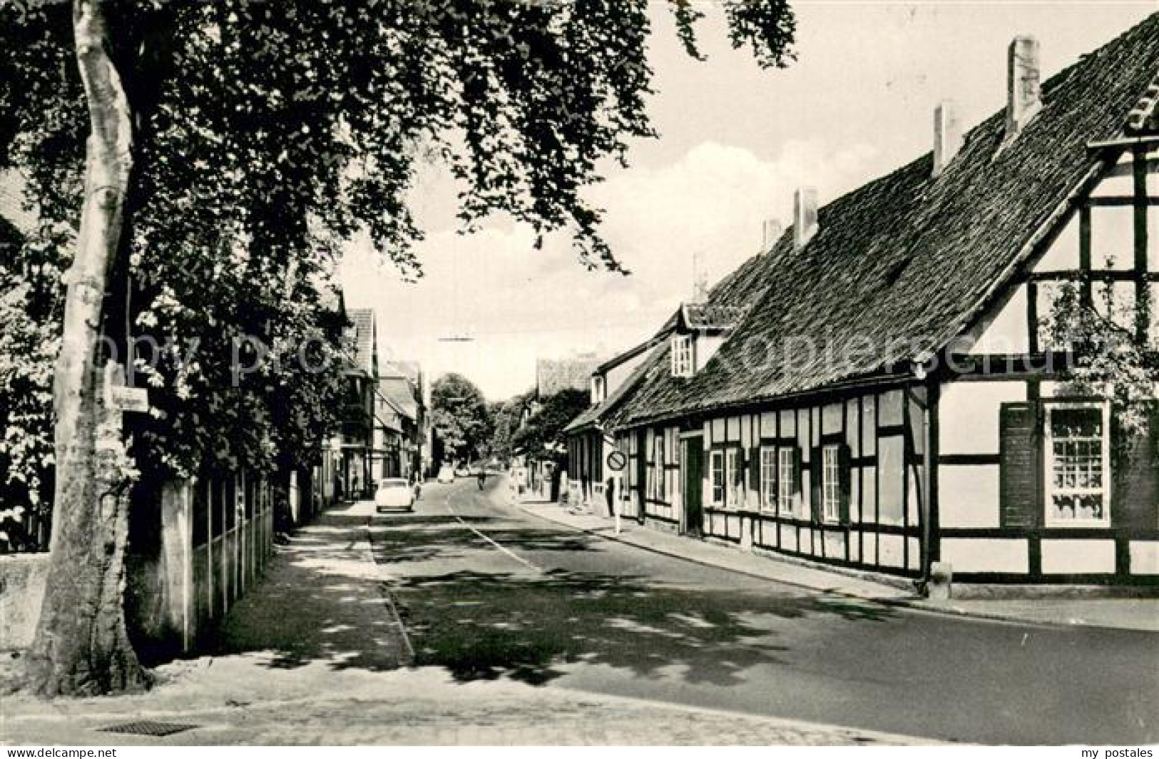 Oldendorf Preussisch Spiegelstrasse mit Fachwerkhaus