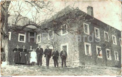 Attnang Pucheim - Gruppenfoto - People in front of brick farmhouse - photo - old postcard - Austria - used