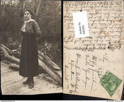 635355,Foto-AK Fischamend Frau im Wald + Stp.