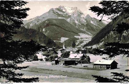 Mayrhofen Zillertal Tirol AT mit Gruenberg im Zillertal