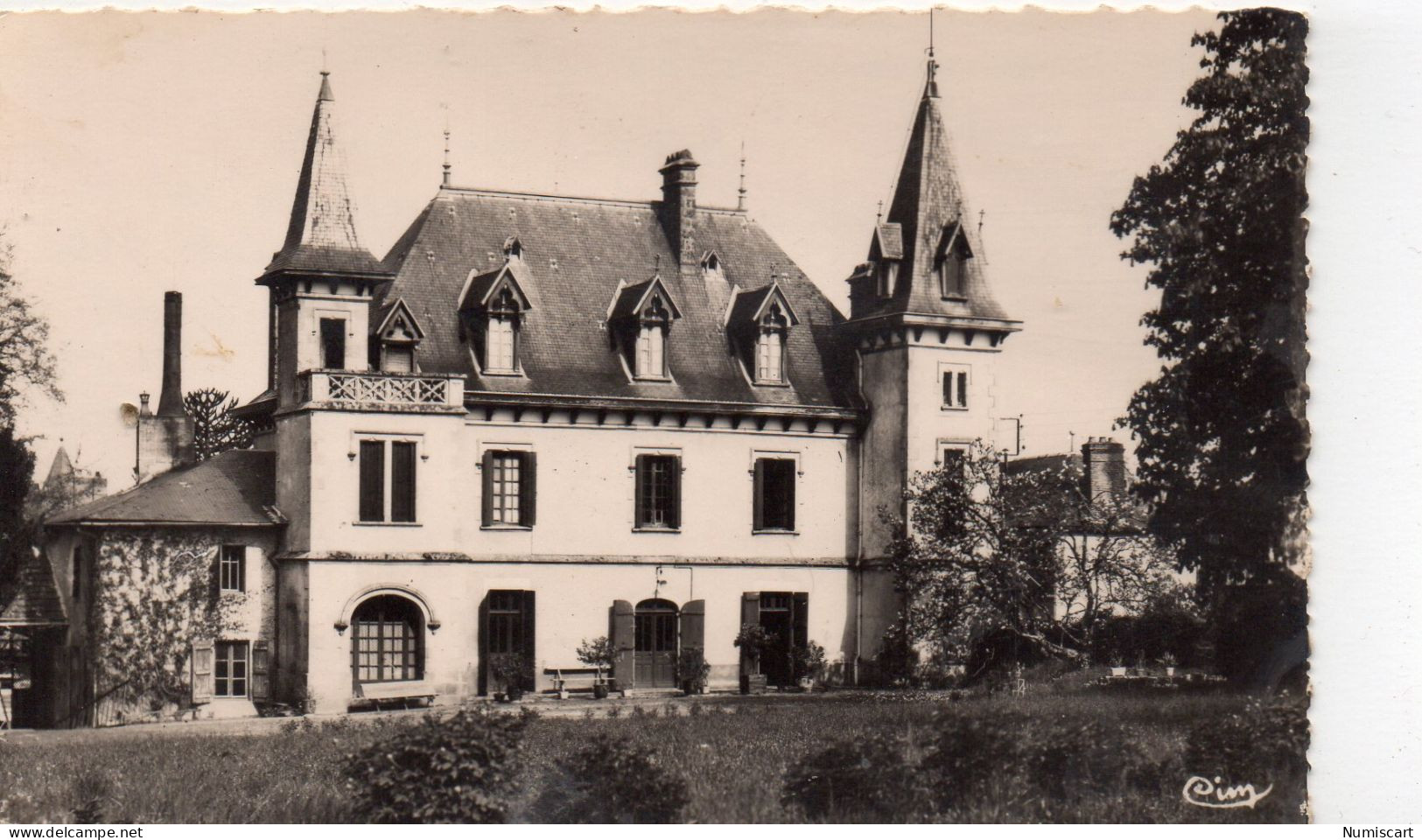 Oradour-sur-Vayres le Château Callandreau