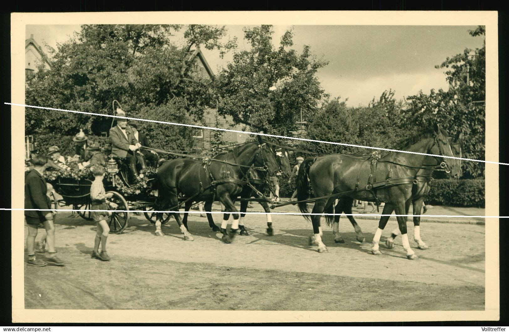 orig. Foto AK 1953 Blick auf den Umzug, Pferde zum Vogelschiessen in Hittfeld Seevetal Landkreis Harburg