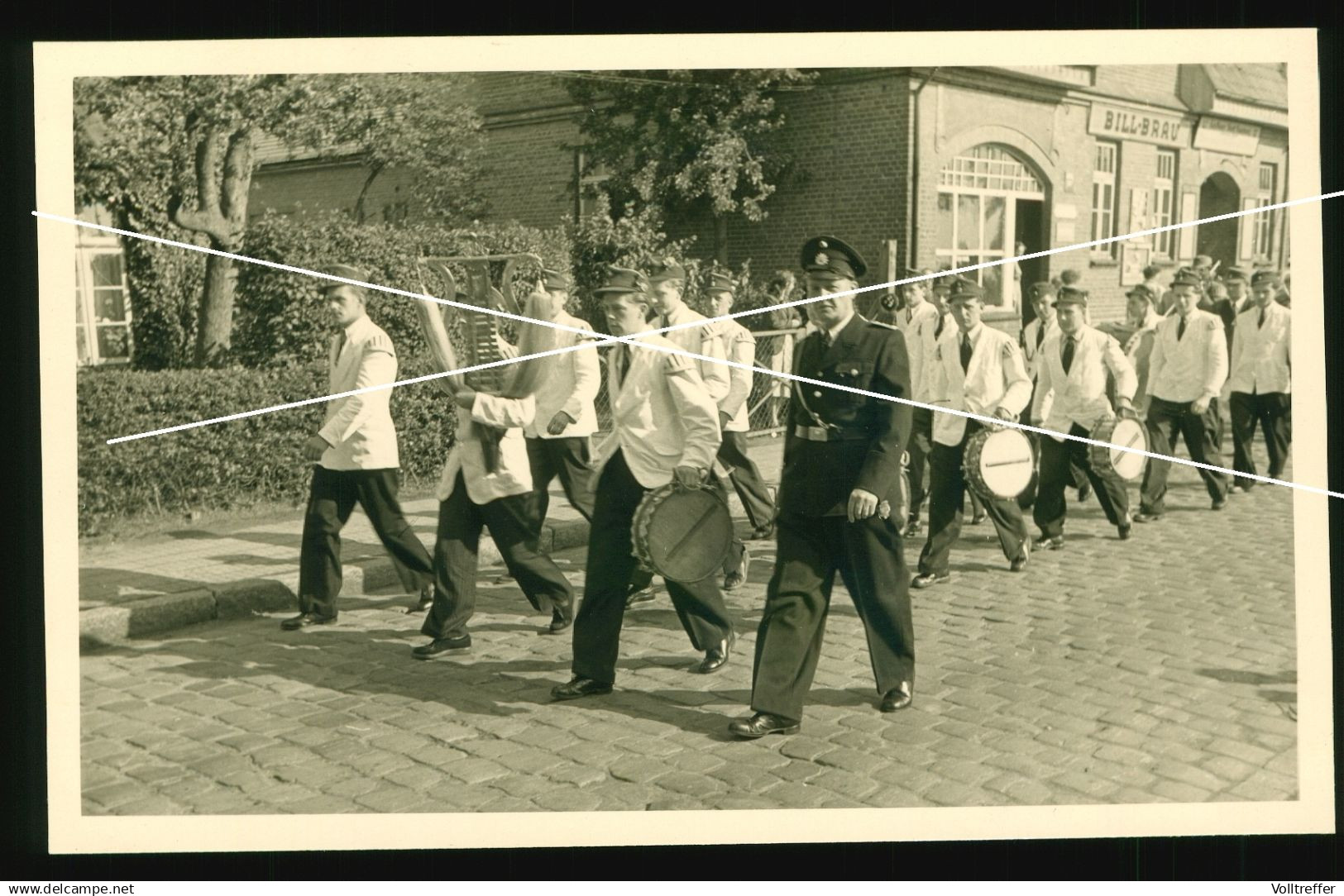 orig. Foto AK 1953 Blick auf den Umzug zum Vogelschiessen in Hittfeld Seevetal Landkreis Harburg