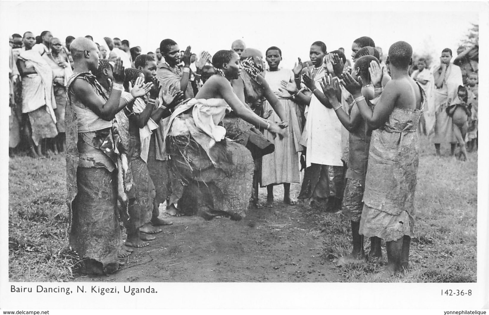 Ouganda - Ethnic / 06 - Bairu dancing