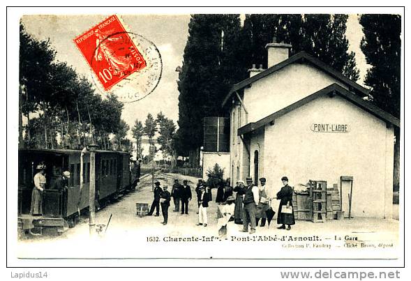 P 220 */ CPA       PONT L' ABBE - D' ARNOULT    (17)    LA GARE