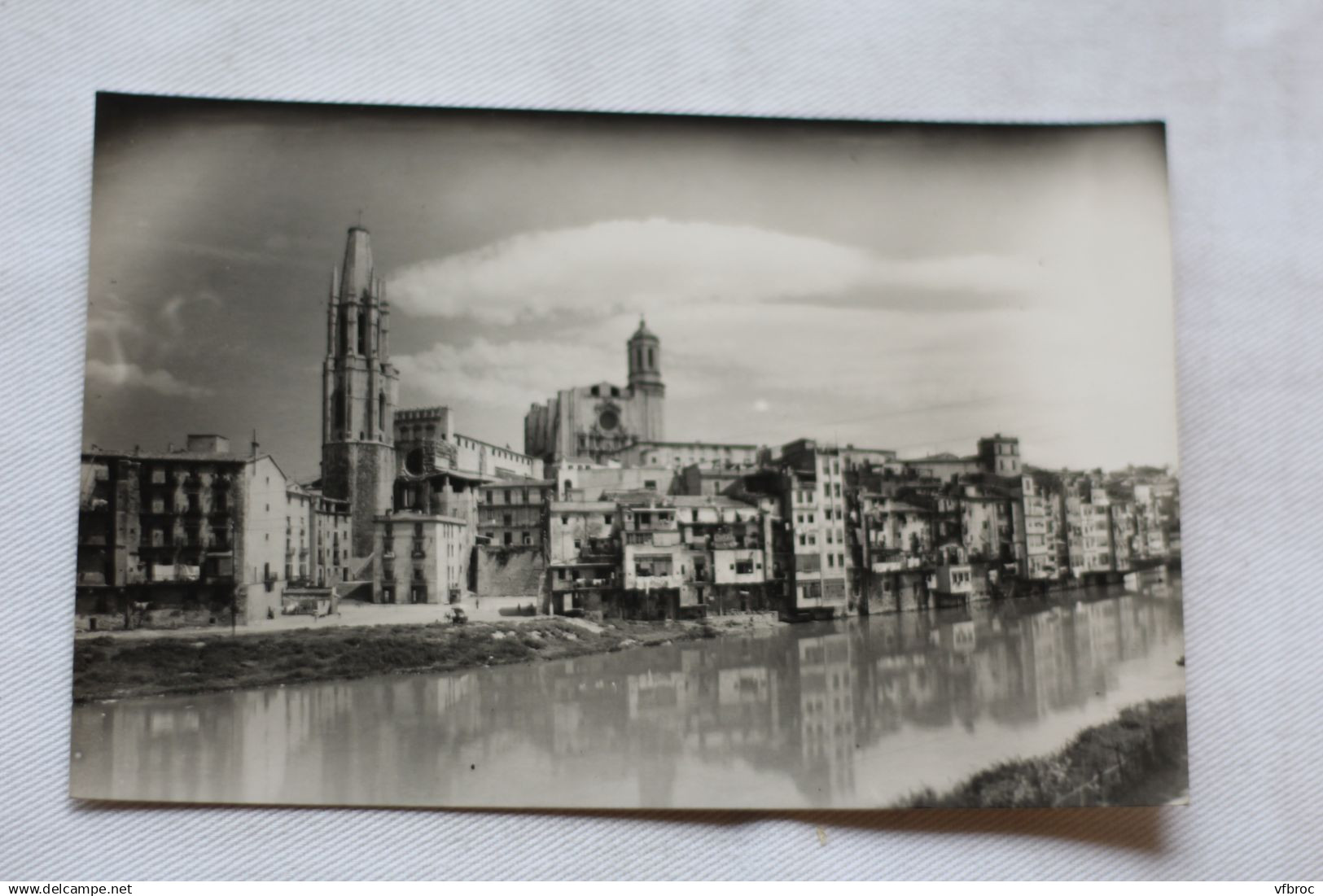 P345, Cpsm, Gerona, reflejos sober el Onar, Espagne