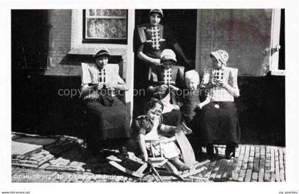 Spakenburg Bunschoten-Spakenburg Utrecht NL Zonnetje buiten Kinder