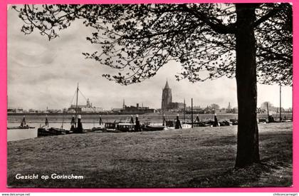 Cp Dentelée - Gezicht op Gorinchem - Eglise - Bateau - Uitg. BOEKHANDEL v.d. NADORT - 1961