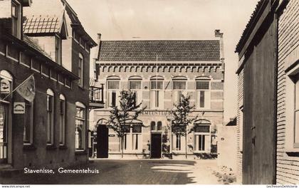[-15%] PAYS-BAS - Stavenisse - Gemeentehuis - vue sur lhôtel de ville - vue générale - face à lentrée -Carte