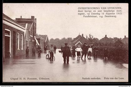 AK Uithuizen, Overstrooming 14. Augustus 1915, Parallelstraat z.g. Zwarteweg, Hochwasser