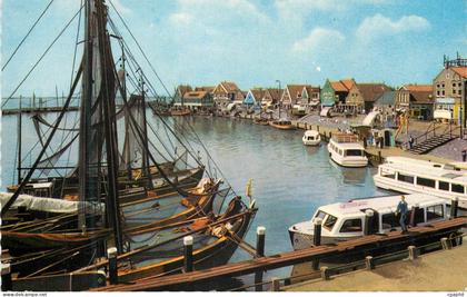 CPM Volendam Bateaux