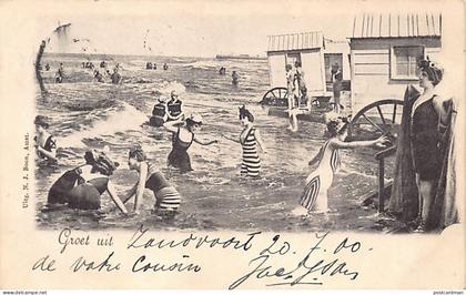 Nederland - ZANDVOORT - Vrouwen baden