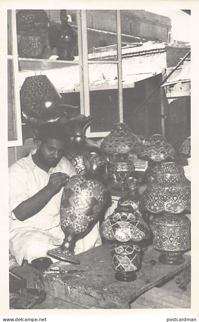 Pakistan - A potter - REAL PHOTO - Publ. unknown
