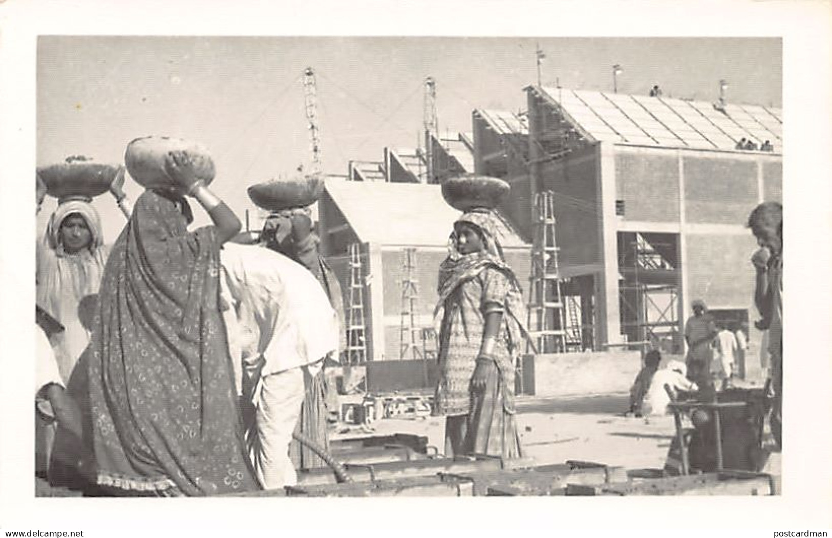Pakistan - Women at work - Publ. unknown
