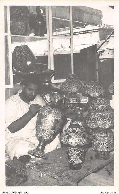 Pakistan - A potter - REAL PHOTO - Publ. unknown