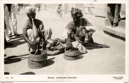 Pakistan - Karachi - Snake Charmers - serpent CPA
