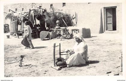 Pakistan - Woman cooking - REAL PHOTO - Publ. unknown