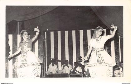 Pakistan - Women dancing - REAL PHOTO - Publ. unknown