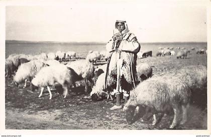 Palestine - Bedouin shepherd - Publ. Photo Leon