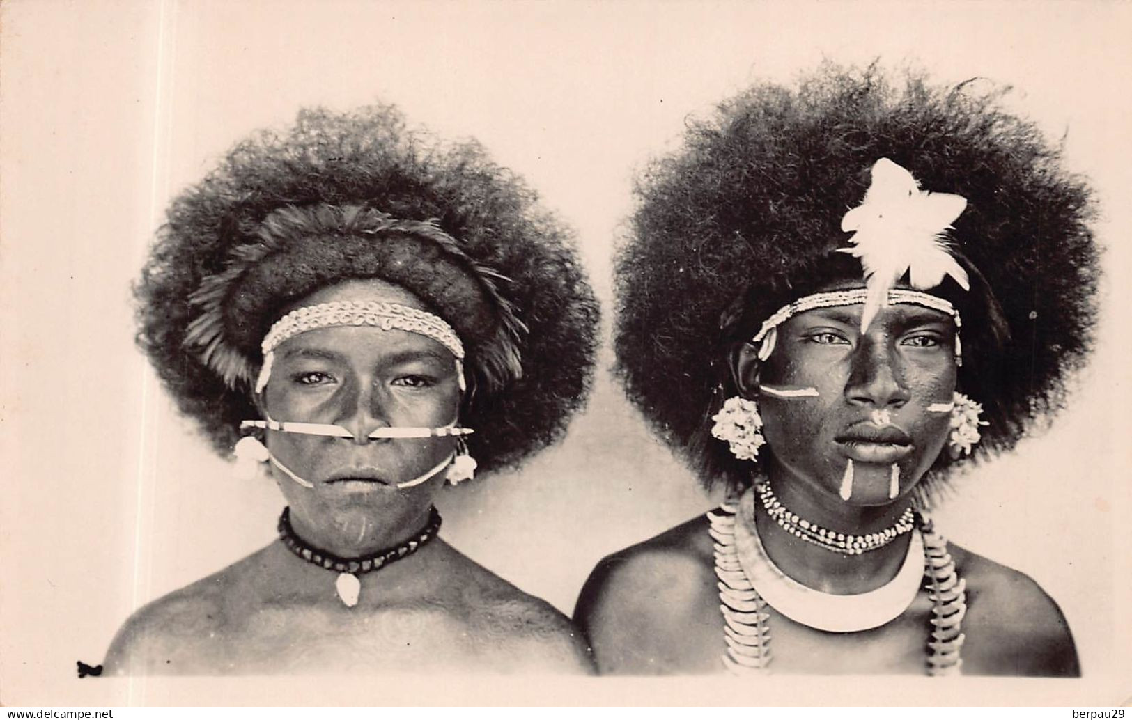 PAPOUASIE NOUVELLE GUINEE - PAPUAN  - 2 mens  in 1953