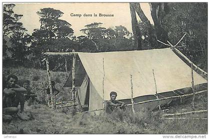 oceanie- ref 59- papouasie nouvelle guinée - camp dans la brousse    -carte bon etat -
