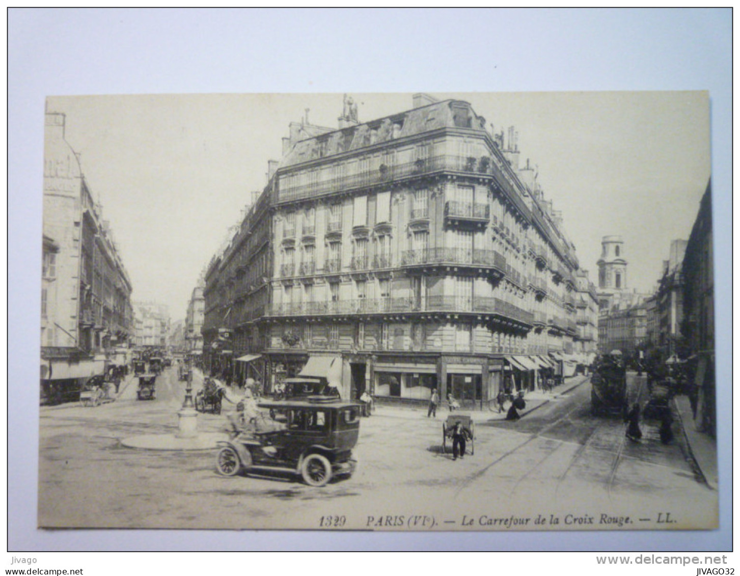 PARIS  06  :  Le Carrefour de le  CROIX-ROUGE