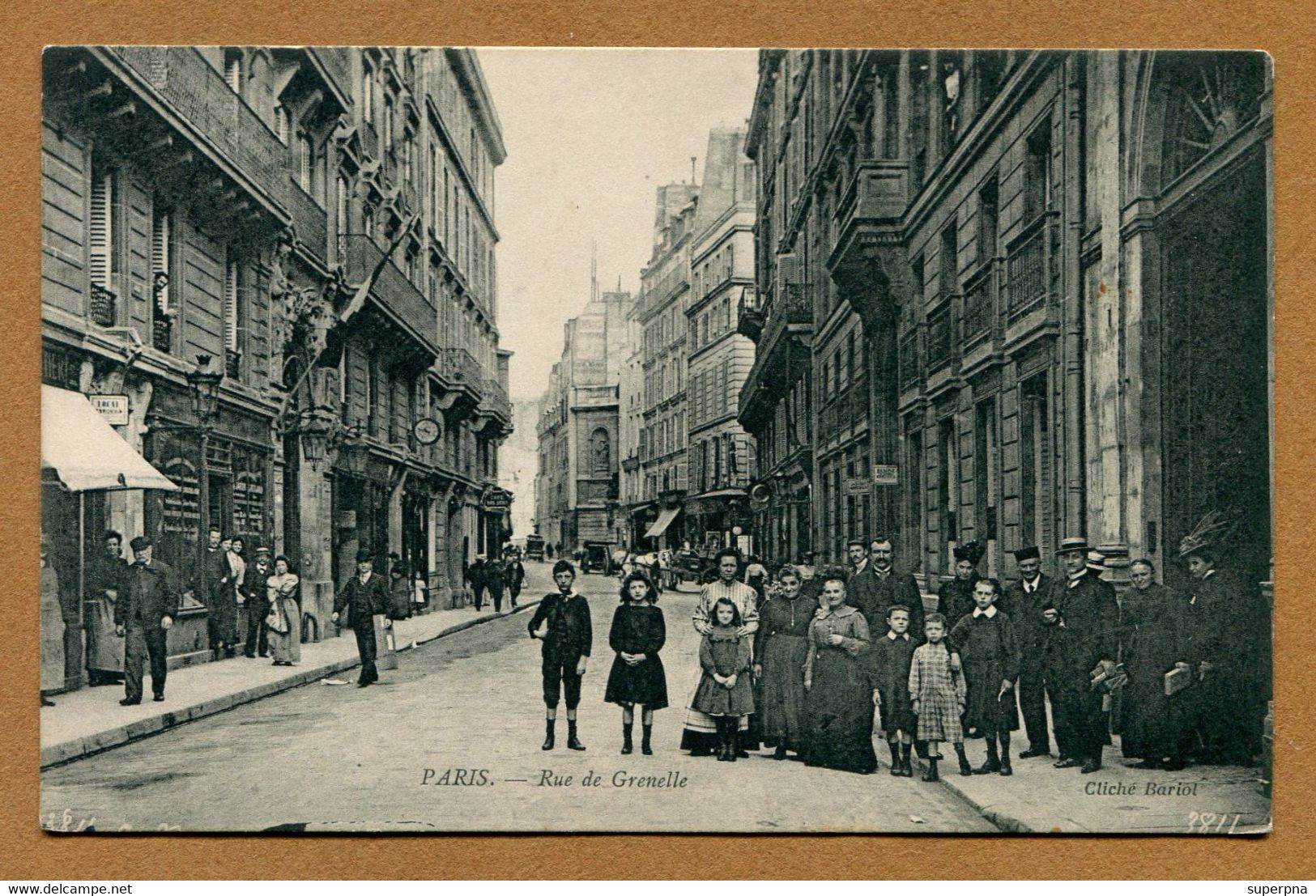 PARIS 07  : " RUE DE GRENELLE "