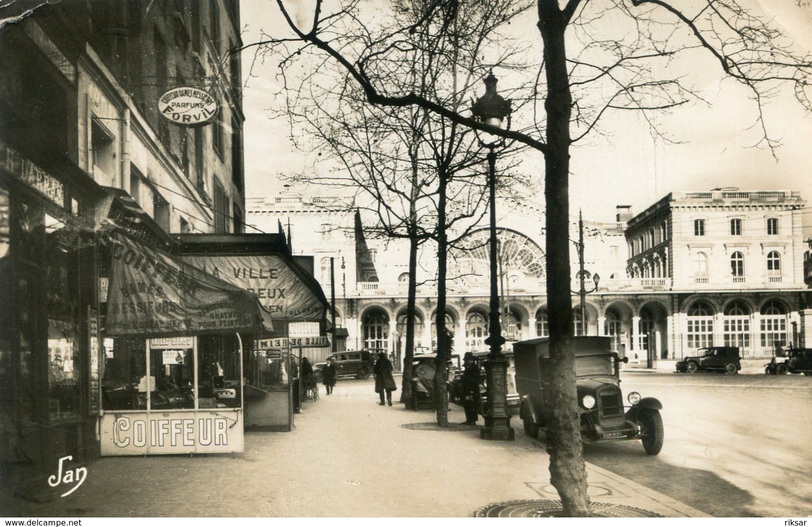 PARIS(10em ARRONDISSEMENT) COIFFEUR(AUTOMOBILE)