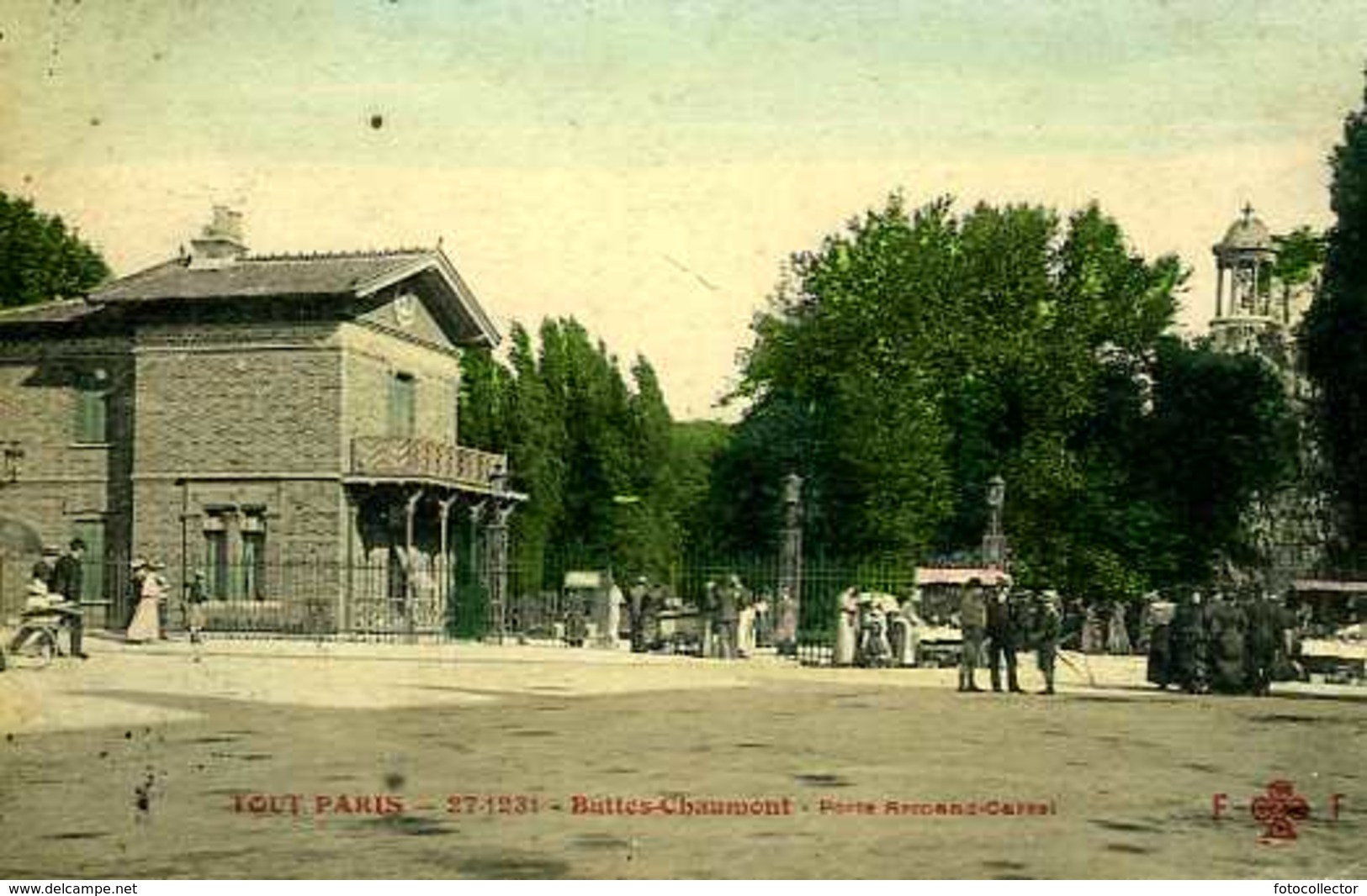 Paris 19 : Buttes Chaumont porte Armand Carrel