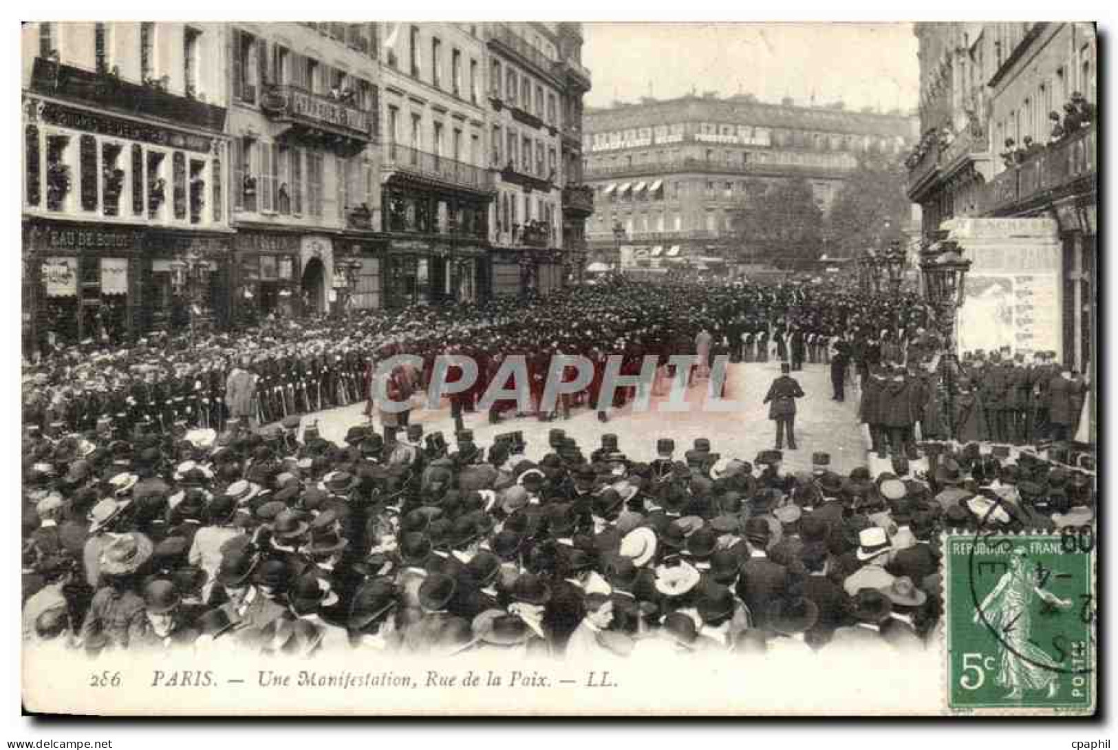 Paris - 2 - Une Manifestation - Rue de la Paix CPA TOP