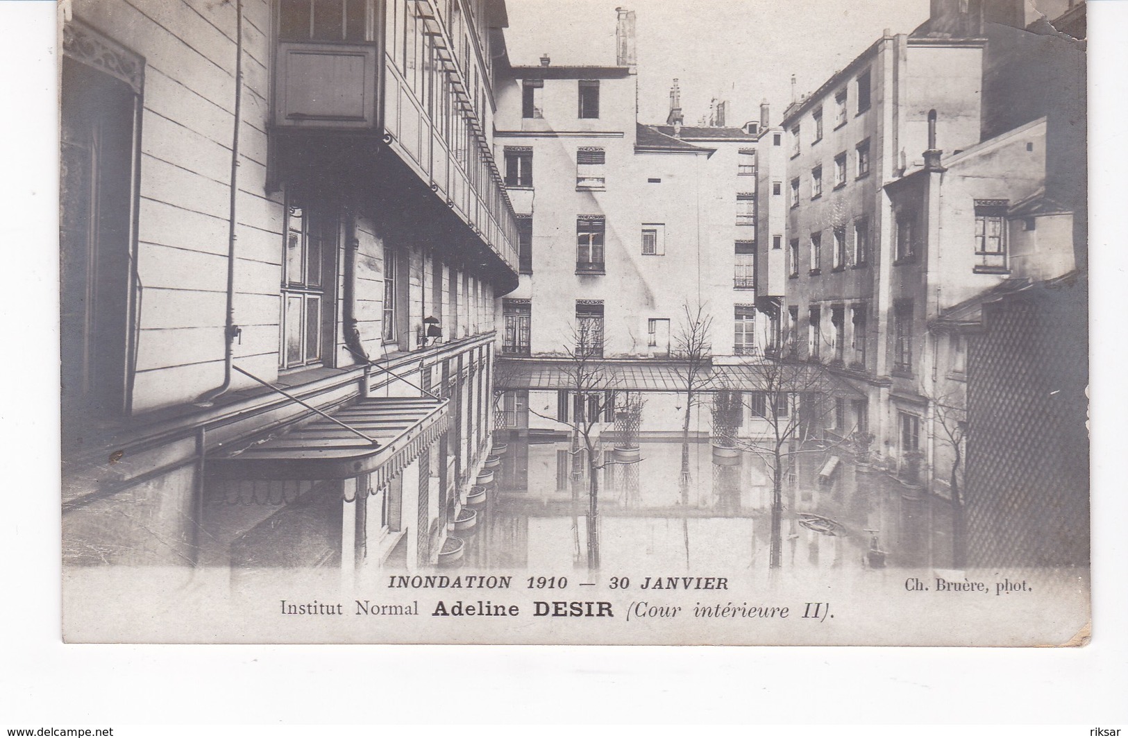 PARIS(6 em ARRONDISSEMENT) INONDATION(RUE DE RENNES)