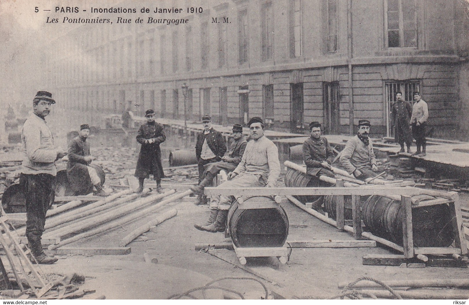PARIS(7 em ARRONDISSEMENT) INONDATION(LES PONTONNIERS)