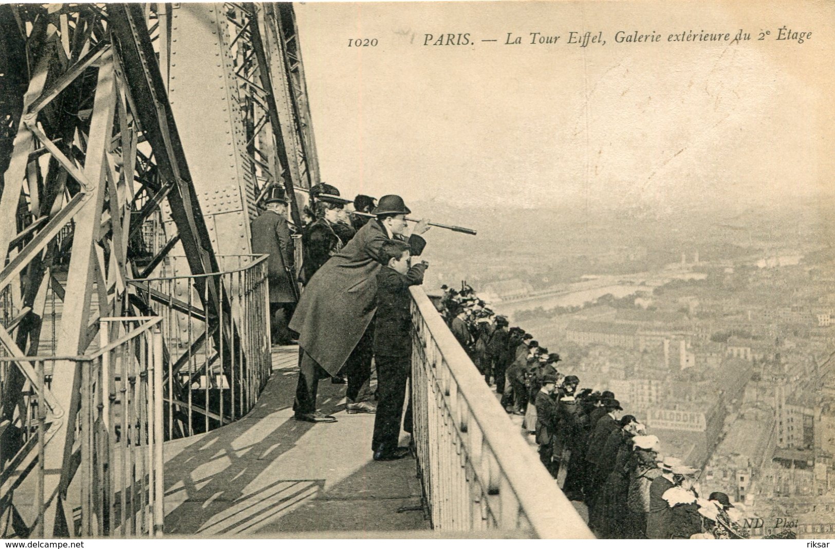 PARIS(7em ARRONDISSEMENT) TOUR EIFFEL