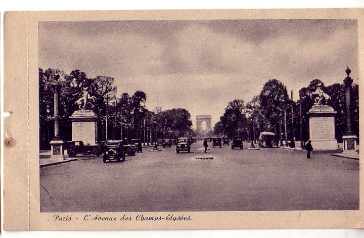 PARIS AVENUE DES CHAMPS ELYSEE TRES ANIMEE DE  VOITURES ANCIENNES TAXIS