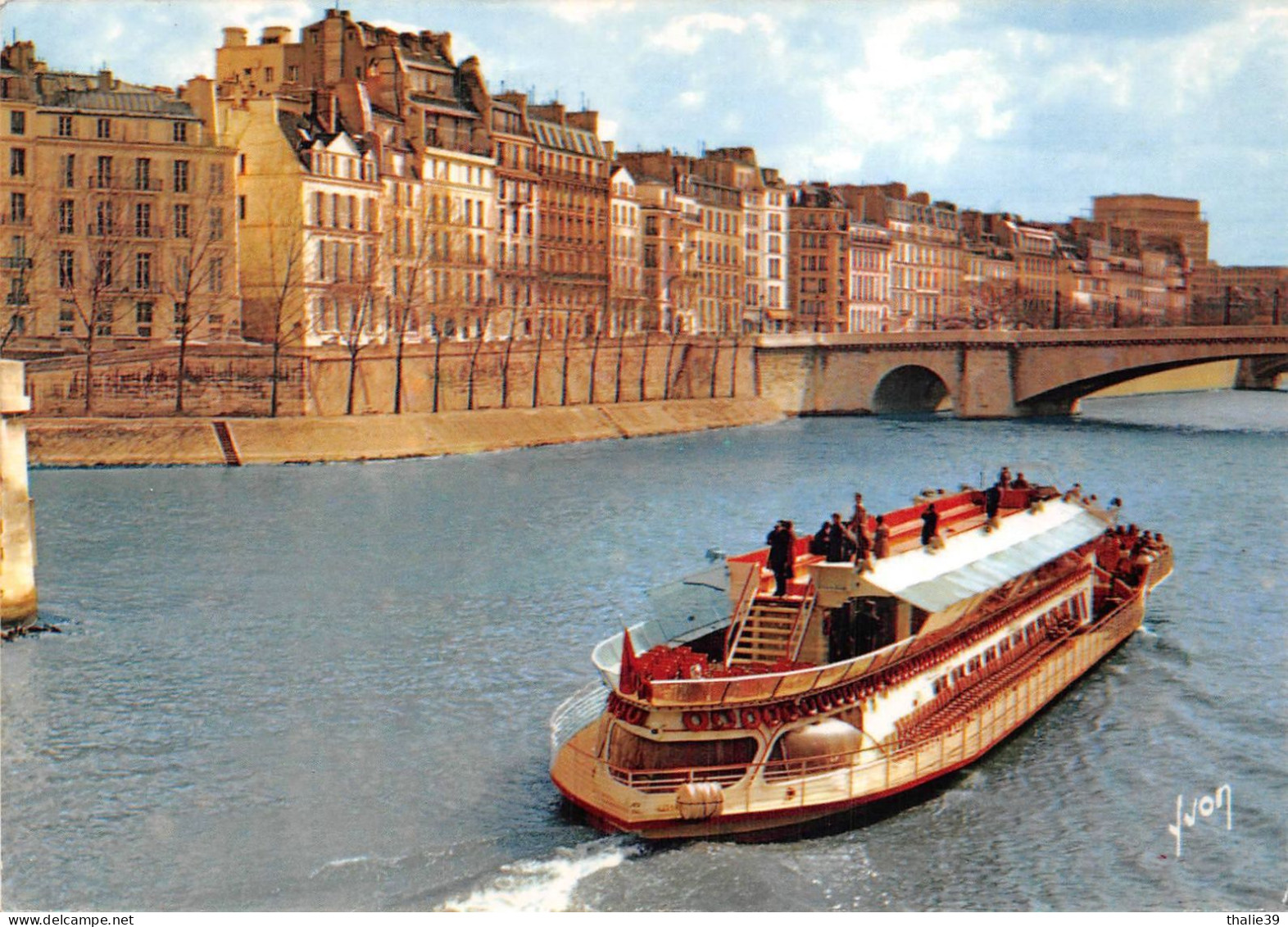 Paris bateau mouche