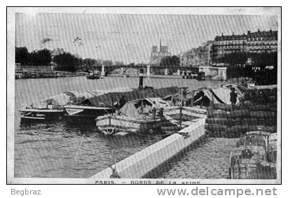 PARIS        BORDS DE SEINE     PENICHE