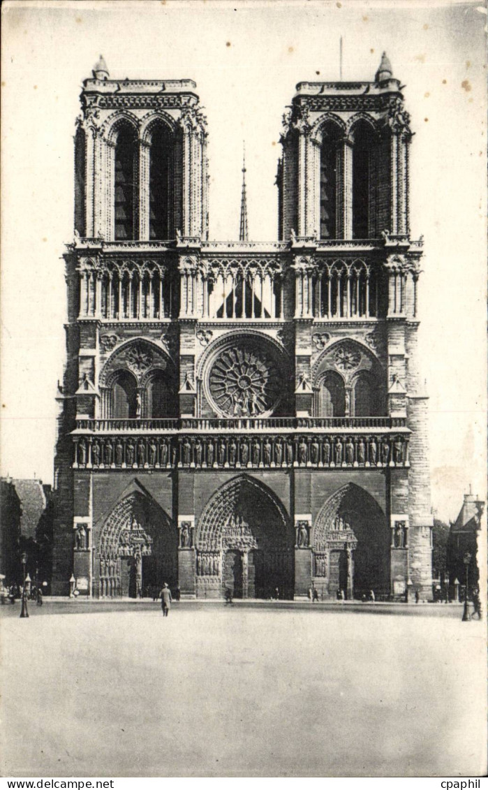 Paris CPA L'eglise Notre DAme