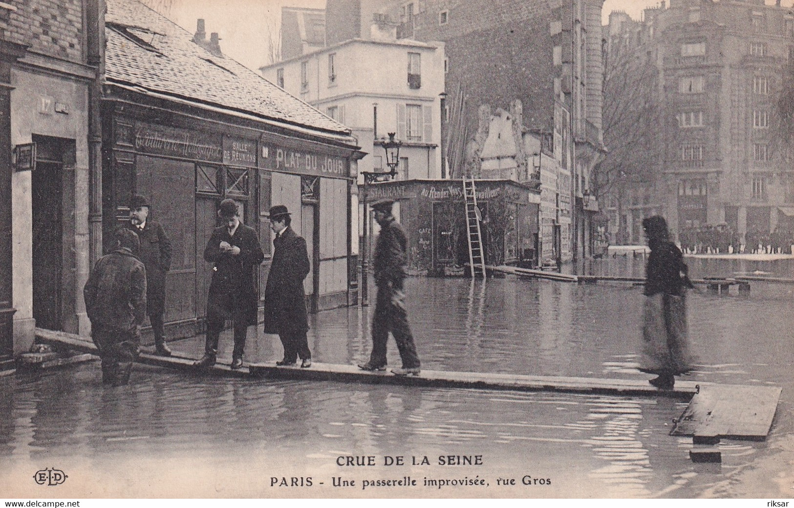PARIS (INONDATION)