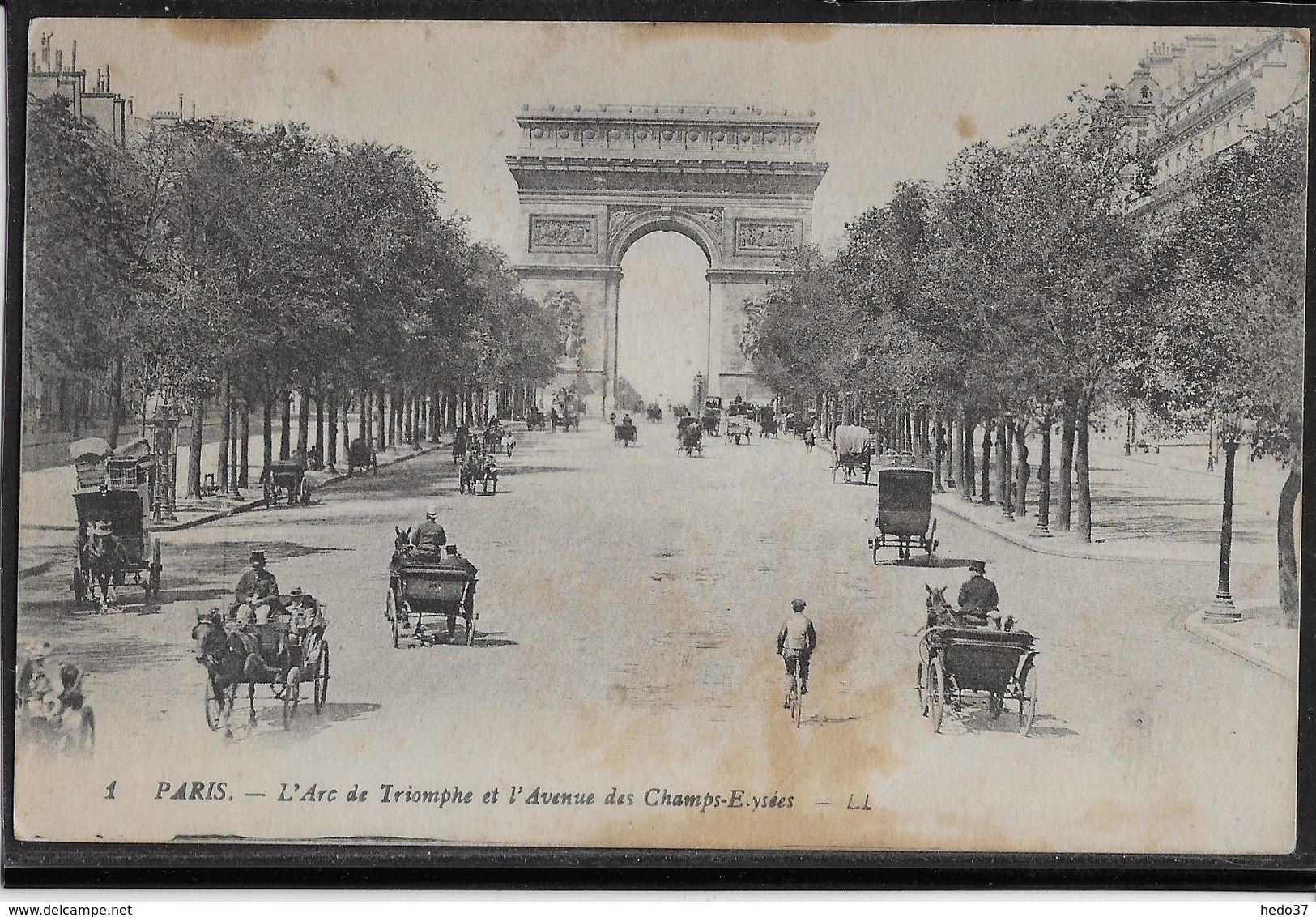 Paris - L'Avenue des Champs Elysées