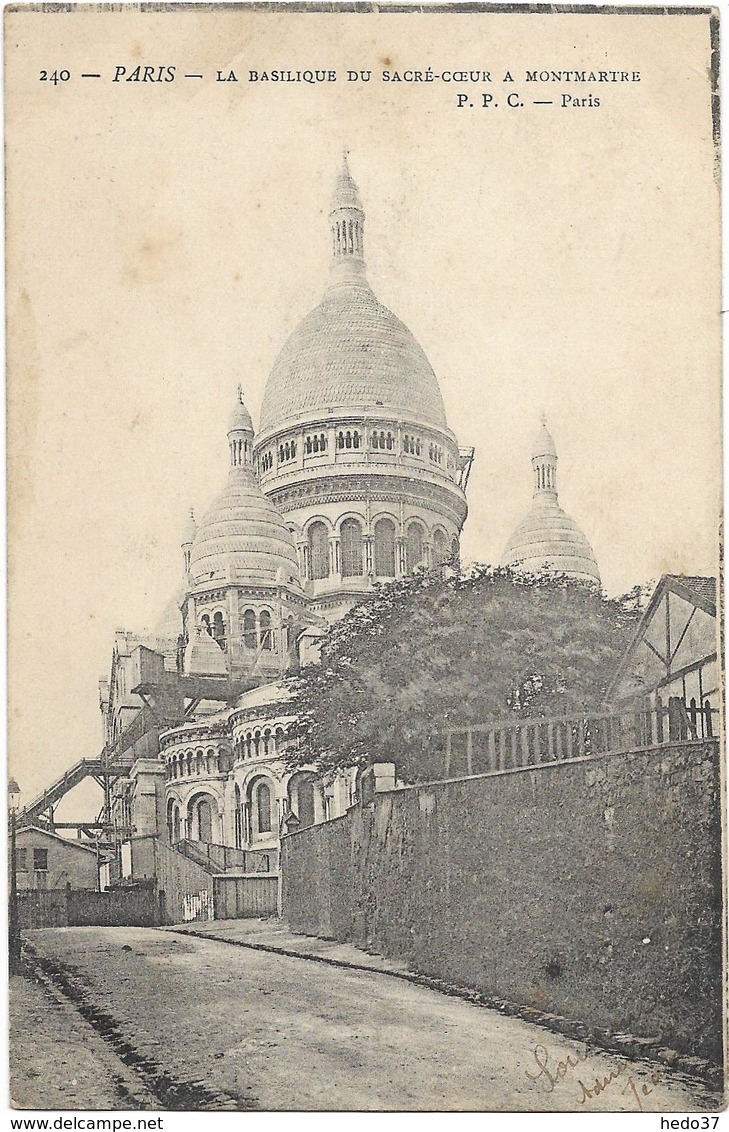 Paris - La Basilique du Sacré-Coeur à Montmartre