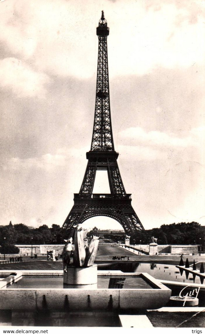Paris - la Tour Eiffel (1887-1889) vue des Jardins du Trocadéro
