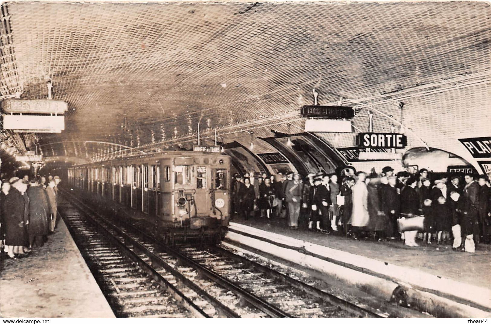 ¤¤  -   PARIS   -  Le Métropolitain  -  ¤¤