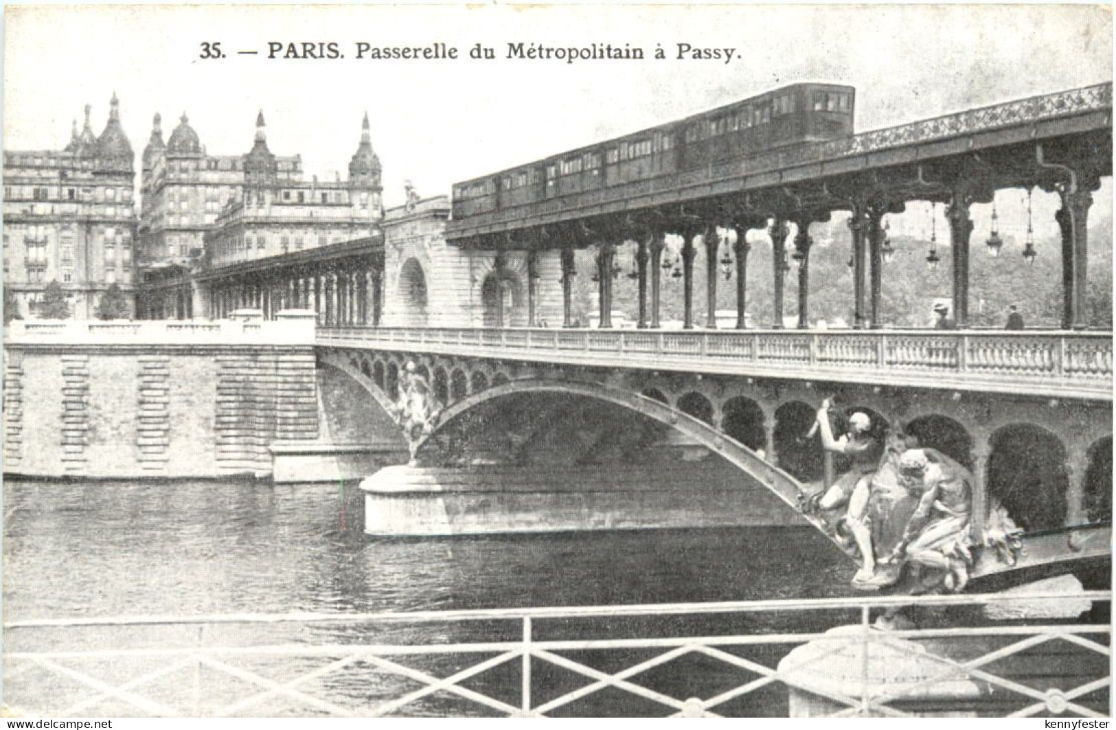 PAris - PAsserelle du Metropolitain a Passy