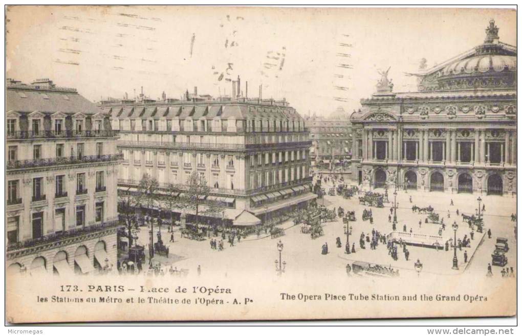 PARIS - Place de l'Opéra - Les Stations du Métro et le Théâtre de l'Opéra