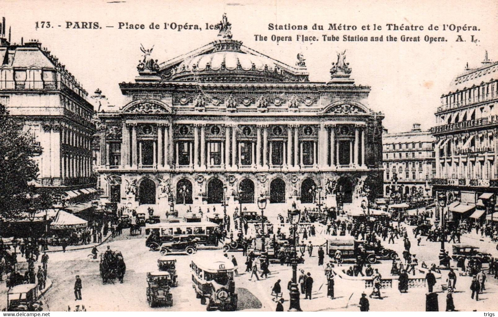 Paris - Place de l'Opéra, les Stations du Métro et le Théâtre de l'Opéra