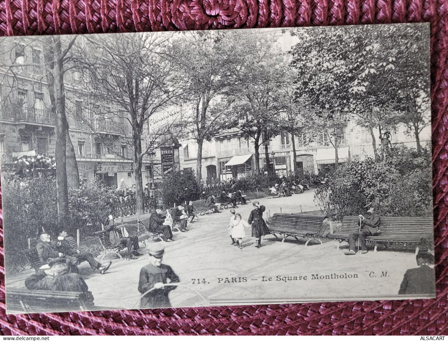 paris , square montholon