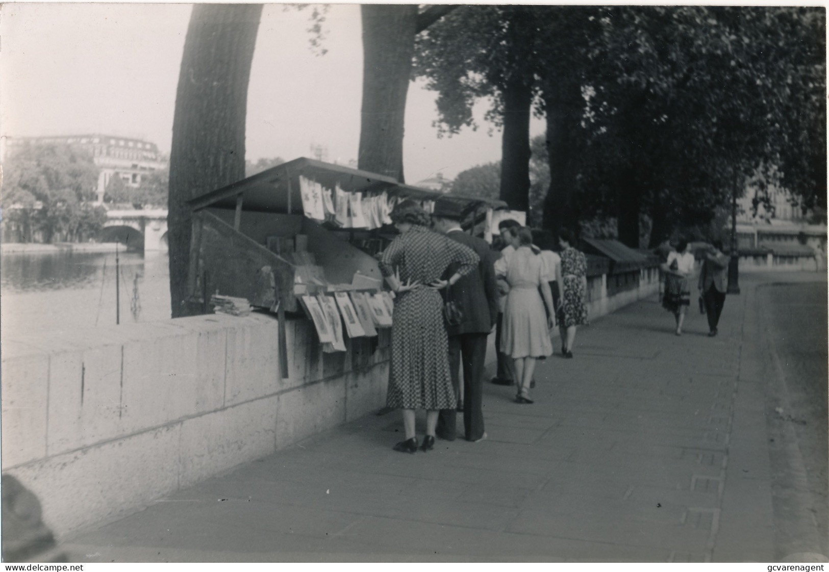 PARIS  VRAI PHOTO +- 1935 A 1940   18 X 13 CM  PAR ALFRED RABE BOCHUM  - LES BOUQUINISTES  2 SCANS