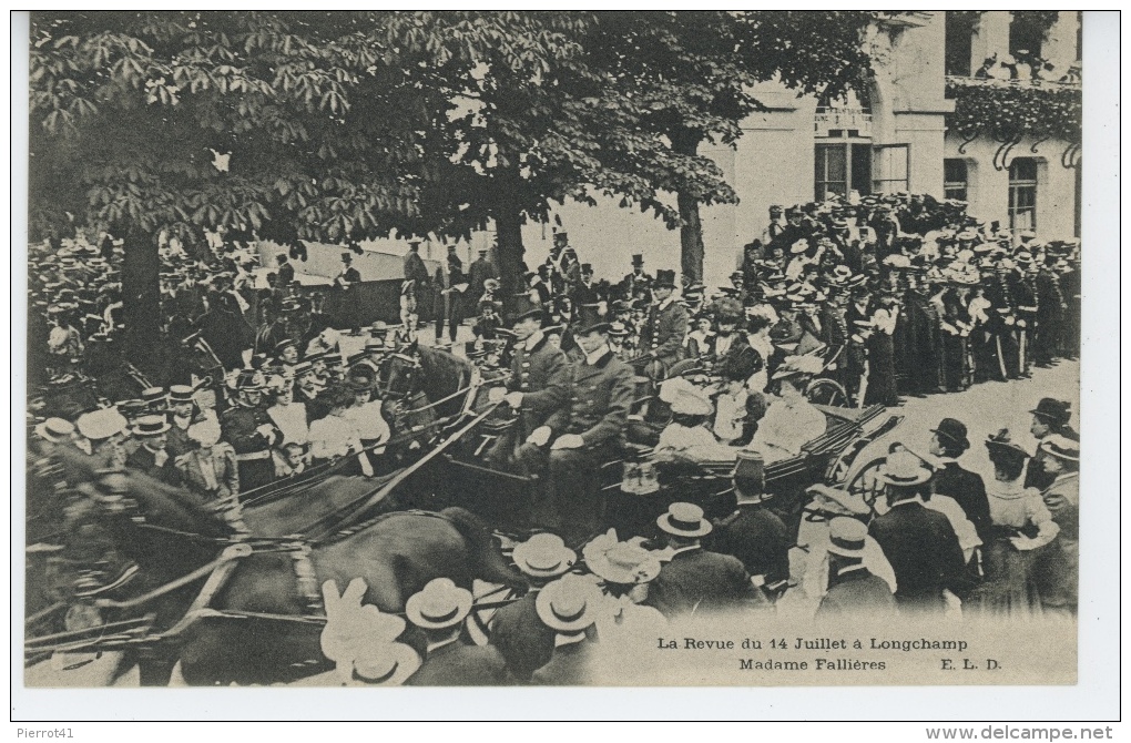PARIS - XVIème arrondissement -  Longchamps - Revue du 14 JUILLET - Madame Fallières