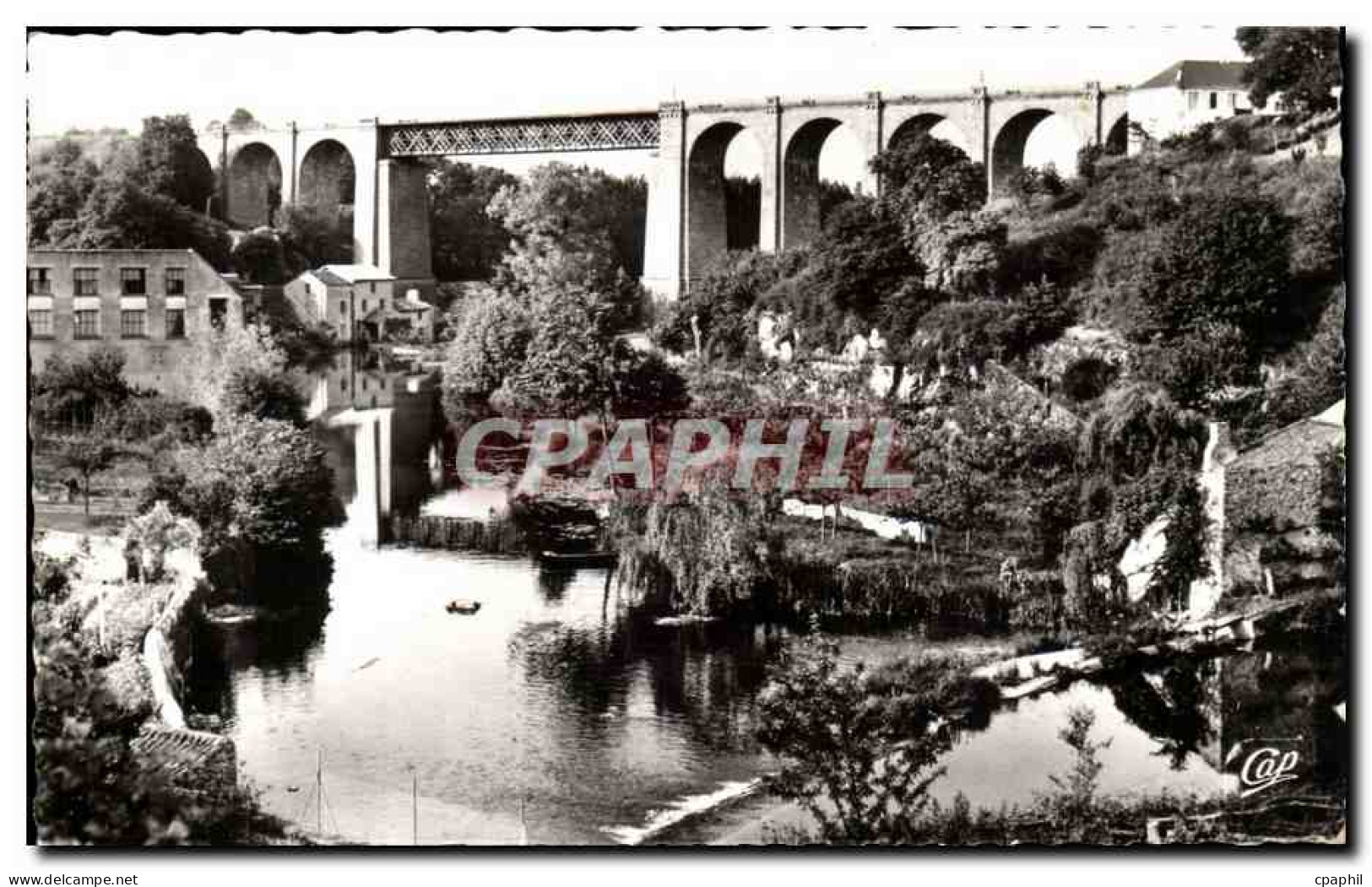 Parthenay CPA Le Thouet et le viaduc